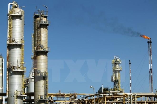 Giá dầu thế giới giảm trong phiên giao dịch 27/5. Ảnh minh họa: TTXVN