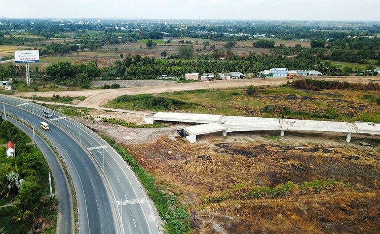 Dự án Cao tốc Mỹ Thuận - Cần Thơ, giai đoạn 1 có tổng mức đầu tư dự kiến là 4.827,32 tỷ đồng. Ảnh: Nhã Chi