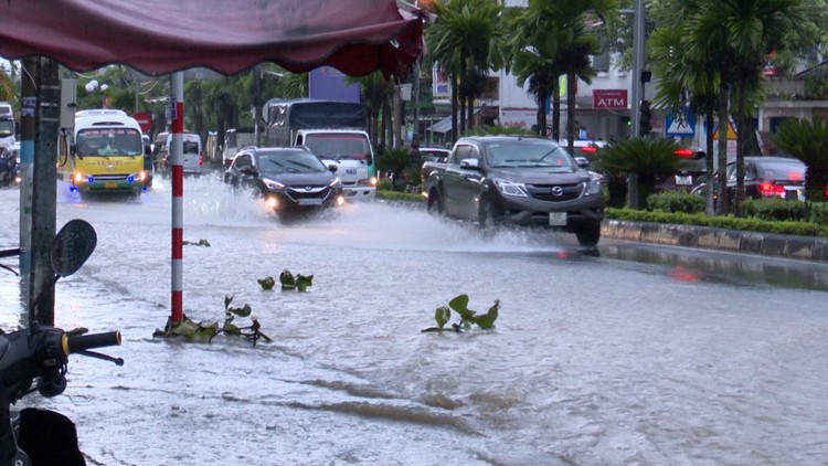 Tình trạng ngập cục bộ các tuyến đường ở TP. Kon Tum diễn ra thường xuyên mỗi khi mưa lớn