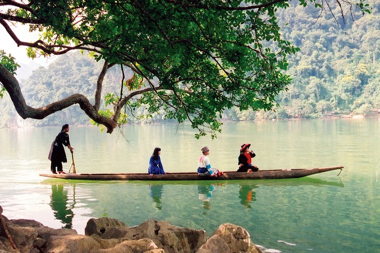Khu du lịch hồ Ba Bể tại xã Nam Mẫu, huyện Ba Bể, tỉnh Bắc Kạn được định hướng trở thành khu du lịch quốc gia