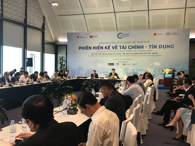 Phiên thảo luận về tài chính - tín dụng trong khuôn khổ Diễn đàn Kinh tế tư nhân Việt Nam 2019