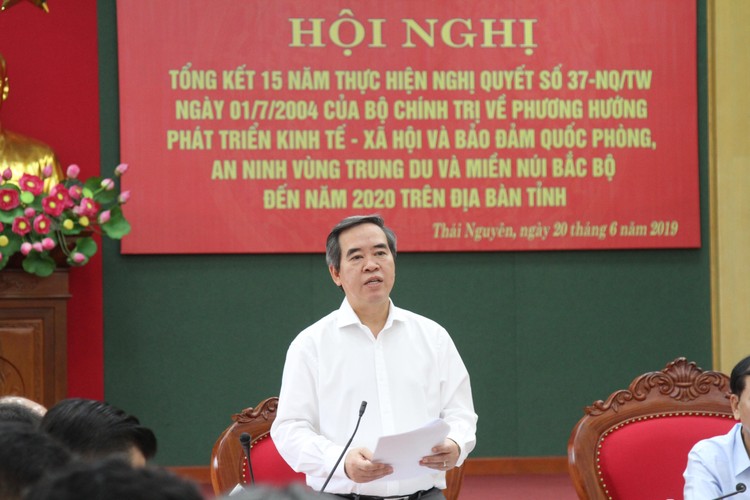 Trưởng Ban Kinh tế Trung ương Nguyễn Văn Bình phát biểu tại Hội nghị 
