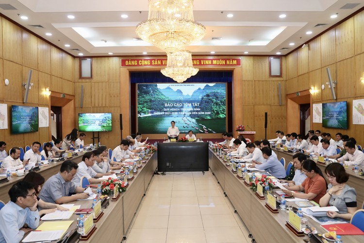 Toàn cảnh Phiên họp thẩm định Quy hoạch tỉnh Ninh Bình thời kỳ 2021 – 2030, tầm nhìn đến năm 2050. Ảnh: Đức Trung