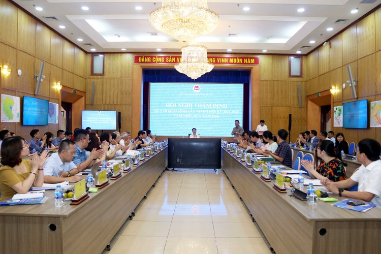 Phiên họp thẩm định Quy hoạch tỉnh Tây Ninh thời kỳ 2021 - 2030, tầm nhìn đến năm 2050. Ảnh: Đức Trung