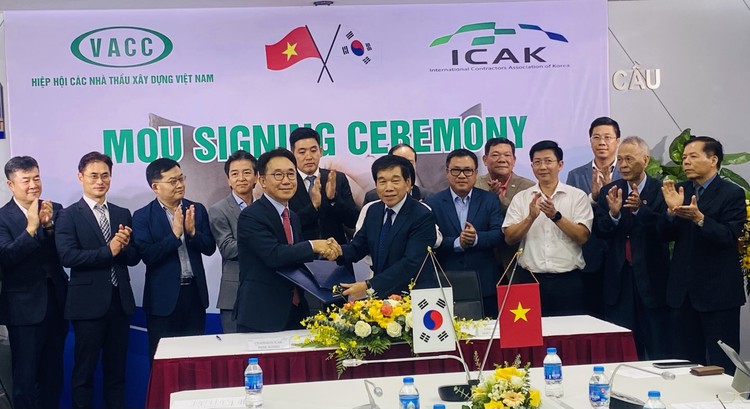 Hiệp hội Các nhà thầu xây dựng Việt Nam (VACC) và Hiệp hội Các nhà thầu quốc tế của Hàn Quốc (ICAK) ký kết Biên bản ghi nhớ