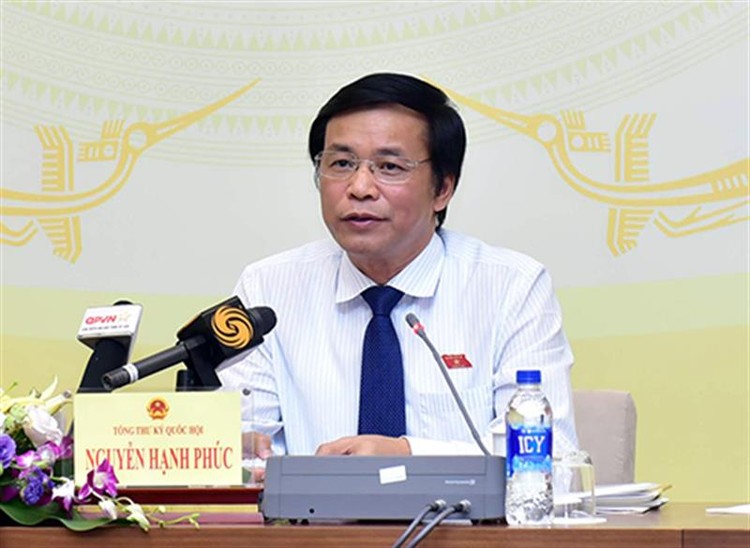 Chủ nhiệm Văn phòng Quốc hội Nguyễn Hạnh Phúc trao đổi với báo chí. Ảnh: Internet