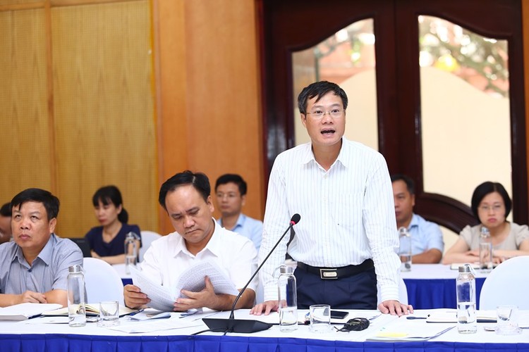 Ông Nguyễn Đăng Trương - Cục trưởng Cục Quản lý đấu thầu trao đổi với báo chí tại buổi họp báo. Ảnh: LT