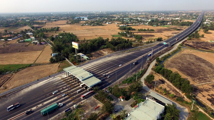 Về các dự án hạ tầng giao thông, Bộ trưởng Bộ Giao thông vận tải chịu trách nhiệm xây dựng kế hoạch triển khai cụ thể từng dự án, công trình quan trọng, báo cáo Thủ tướng Chính phủ trước ngày 15/9/2019. Ảnh: Hoàng Hải