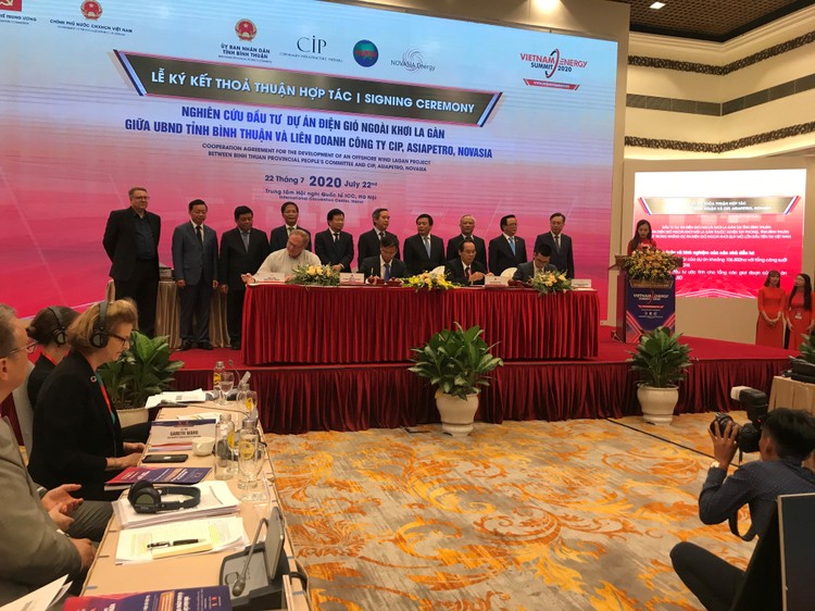 Lễ ký kết diễn ra tại Diễn đàn cấp cao về năng lượng Việt
Nam năm 2020