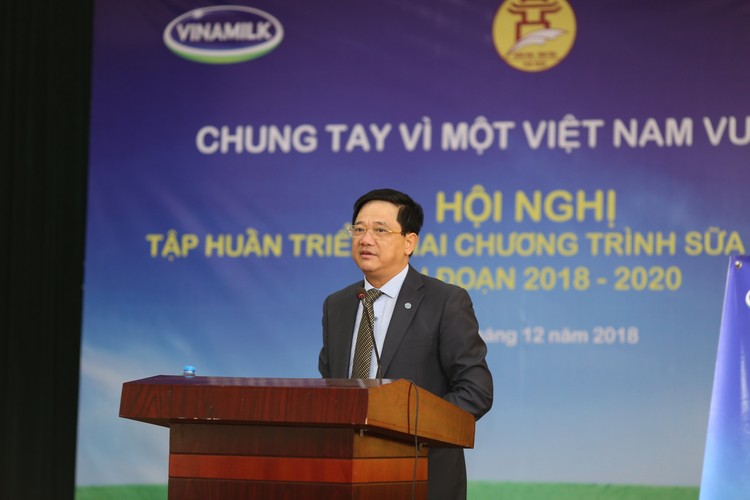 Ông Phạm Xuân Tiến, Phó Giám đốc Sở GD&ĐT Hà Nội phát biểu tại Hội nghị