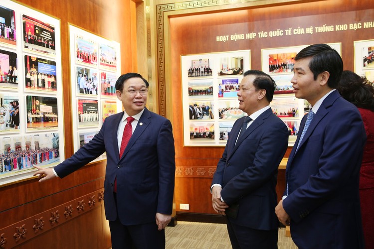 Phó Thủ tướng Chính phủ Vương Đình Huệ thăm và làm việc với Kho bạc Nhà nước ngày 30/1/2020