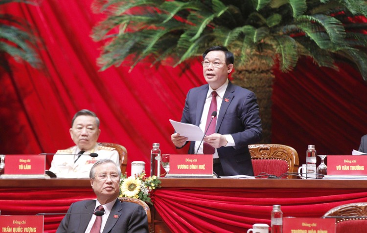 Đồng chí Vương Đình Huệ, Ủy viên Bộ Chính trị, Bí thư Thành ủy Hà Nội điều hành phiên thảo luận sáng ngày 28/1/2021