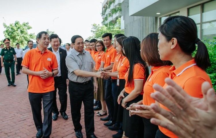 Thủ tướng Phạm Minh Chính thăm người lao động tại Khu đô thị giáo dục - công nghệ FPT City
