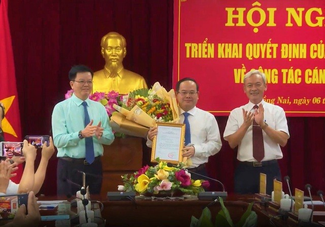 Ông Quản Minh Cường
nhận quyết định bổ nhiệm làm Phó Bí thư Tỉnh ủy Đồng Nai