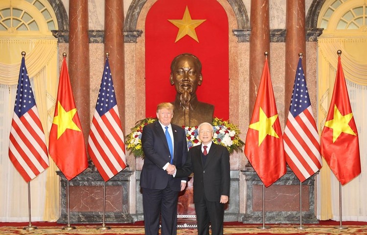 Tổng Bí thư, Chủ tịch nước Nguyễn Phú Trọng tiếp Tổng thống
Mỹ Donald Trump nhân dịp sang Việt Nam dự Hội nghị thượng đỉnh Mỹ-Triều Tiên lần
thứ hai. Ảnh: TTXVN