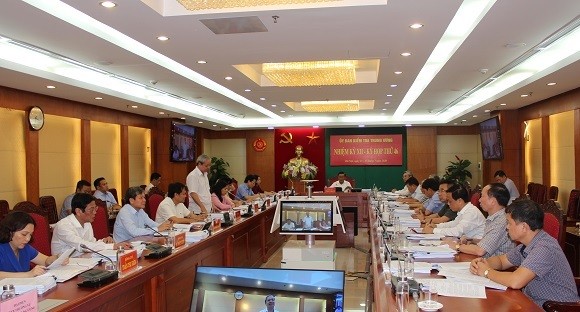 Đồng chí Trần Cẩm Tú chủ trì kỳ họp. Ảnh UBKTTW
