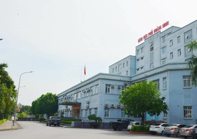 Cả 2 viên chức được
đưa vào cách ly tại Bệnh viện Phổi Quảng Ninh