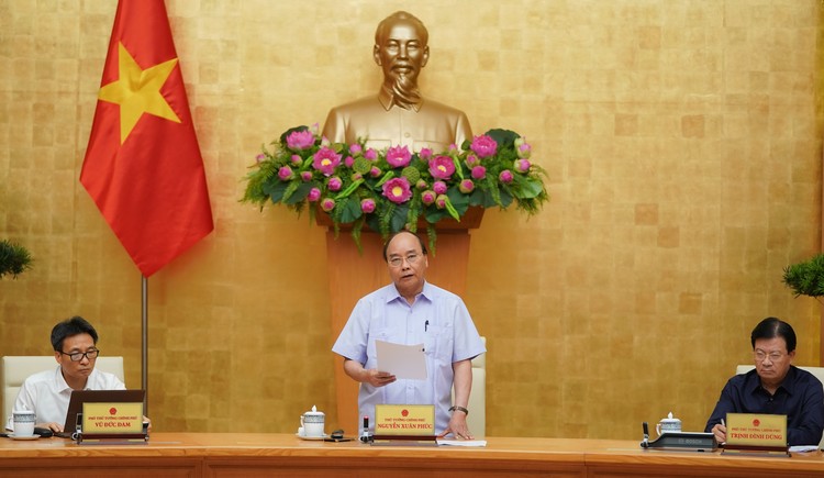 Thủ tướng Nguyễn Xuân Phúc chủ trì cuộc họp Thường trực
Chính phủ về phòng chống dịch COVID-19 sáng 27/7/2020 - Ảnh: VGP