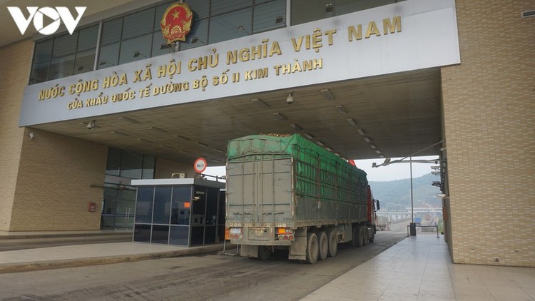 Xuất nhập khẩu qua Lào Cai vẫn khả quan trong giai đoạn phòng chống dịch