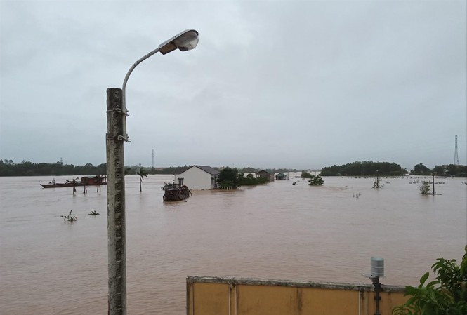 Tình trạng ngập lụt tại các tỉnh từ Quảng Bình đến Quảng Nam vẫn còn tiếp diễn trong hôm nay do mưa lớn. Ảnh: Trung tâm Dự báo khí tượng thủy văn quốc gia