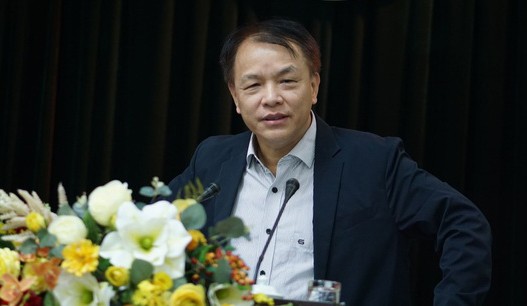 Trợ lý Thường Trực Ban Bí thư - ông Lê Quang Vĩnh báo cáo tại hội nghị báo cáo viên.