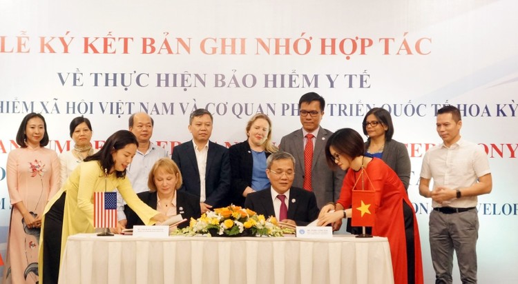 Bảo hiểm xã hội Việt Nam và USAID kys hợp tác trong lĩnh vực bảo hiểm y tế