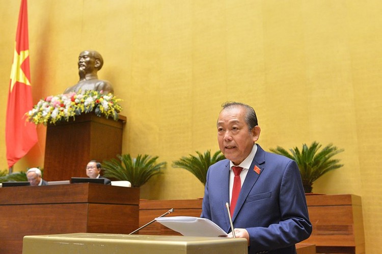 Phó Thủ tướng Thường trực Chính phủ Trương Hoà Bình báo cáo mở đầu phiên chất vấn tại Quốc hội. Ảnh: VGP