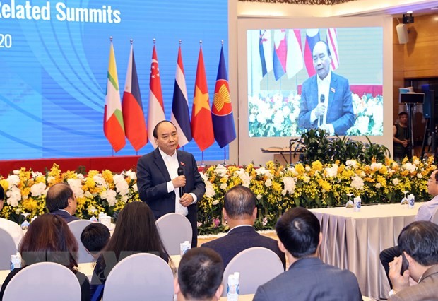 Thủ tướng Nguyễn Xuân Phúc kiểm tra công tác chuẩn bị cho Hội nghị Cấp cao ASEAN lần thứ 37. Ảnh: TTXVN