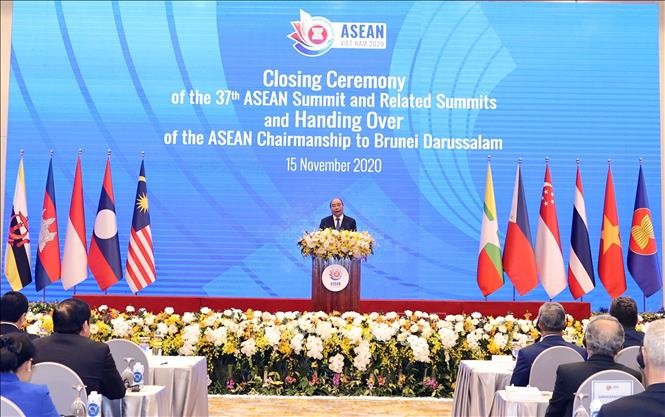 Thủ tướng Nguyễn Xuân Phúc, Chủ tịch ASEAN 2020 phát biểu bế mạc Hội nghị Cấp cao ASEAN 37 và các Hội nghị Cấp cao liên quan. Ảnh: TTXVN