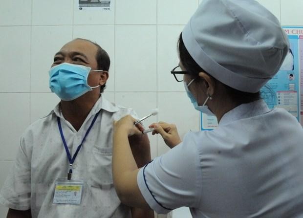 Tình nguyện viên tiêm thử nghiệm vắcxin ngừa COVID-19 giai đoạn 2. Ảnh: TTXVN