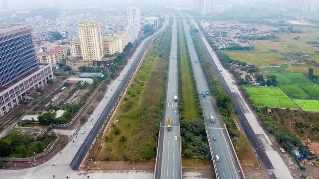 Giá đất các huyện ngoài thành Hà Nội tăng nóng nhờ thông tin sắp sửa lên quận. Trong ảnh là khu vực Đại lộ Thăng Long (Hoài Đức, Hà Nội)
