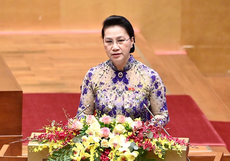 Chủ tịch Quốc hội Nguyễn Thị Kim Ngân trình bày Báo cáo công tác nhiệm kỳ khoá XIV của Quốc hội tại phiên khai mạc Kỳ họp lần thứ 11. Ảnh: VGP