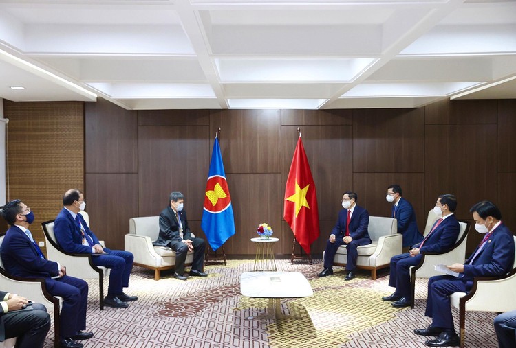 Thủ tướng Phạm Minh Chính chúc Tổng Thư ký ASEAN tiếp tục phát huy tốt vai trò điều phối, thúc đẩy các vấn đề liên trụ cột, liên ngành, góp phần nâng cao hiệu quả hoạt động thực chất của ASEAN. Ảnh: VGP