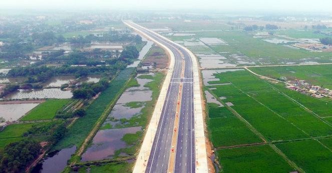 Tuyến đường nối TP Sầm Sơn đi Khu kinh tế Nghi Sơn sẽ rút ngắn thời gian đi lại của nhân dân. Ảnh: Phúc Tuấn