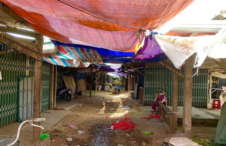 Các hàng quán ở chợ An Vĩnh, xã Tịnh Kỳ, TP. Quảng Ngãi chủ động đóng cửa sau khi có ca nhiễm COVID-19