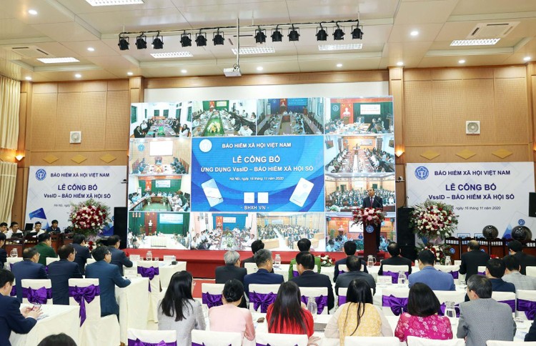 Lễ công bố ''Ứng dụng Bảo hiểm xã hội Việt Nam trên nền tảng thiết bị di động''. Ảnh: TTXVN.