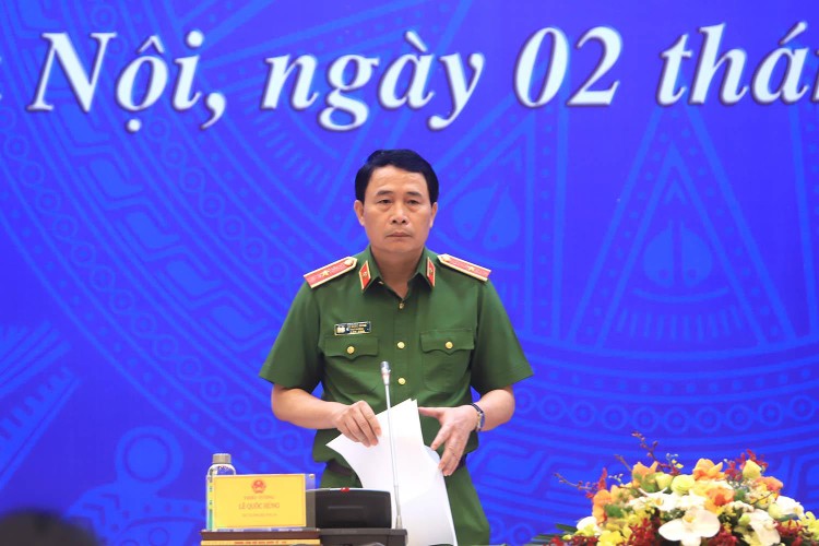 Thiếu tướng Lê Quốc Hùng trả lời tại họp báo.