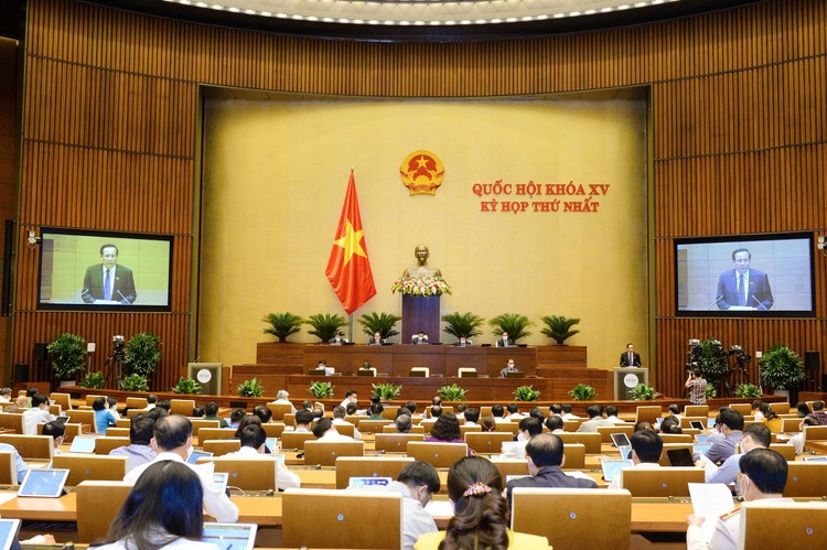 Ngày 23/7, 470/470 đại biểu Quốc hội biểu quyết thông qua Nghị quyết về cơ cấu tổ chức của Chính phủ nhiệm kỳ 2021-2026