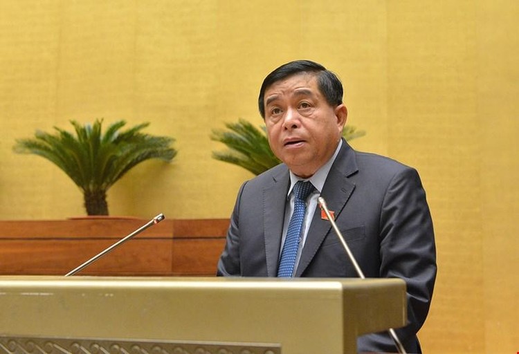 Bộ trưởng Bộ Kế hoạch và Đầu tư Nguyễn Chí Dũng, thừa ủy quyền của Thủ tướng Chính phủ, trình bày Tờ trình về kế hoạch đầu tư công trung hạn giai đoạn 2021 - 2025.