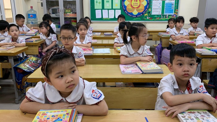 Học sinh lớp 1, 2 tại Hà Nội không phải làm bài kiểm tra cuối năm vì chưa thể đến trường do dịch Covid-19