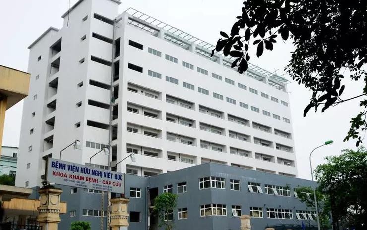 Phong tỏa một tòa nhà của Bệnh viện Việt Đức khi phát hiện 1 trường hợp dương tính với SARS-CoV-2