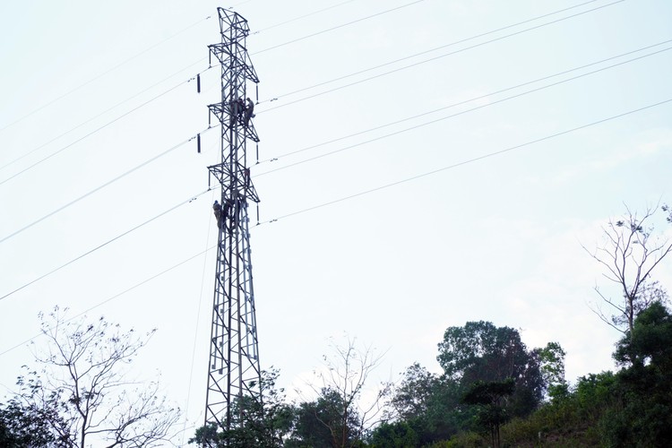 Xây lắp điện miền Bắc Việt Nam bị chủ đầu tư cảnh cáo và chấm dứt hợp đồng Gói thầu thuộc Dự án Nâng tiết diện đường dây 110kV Đông Hà - Lao Bảo. Ảnh chỉ mang tính minh họa. Nguồn Internet