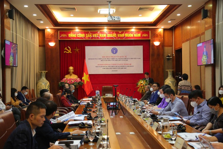 Nhiều ý kiến tại Hội thảo đã ghi nhận và đánh giá cao những nỗ lực của BHXH Việt Nam trong thời gian qua về những thành công và phát triển 