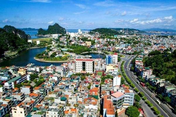 Sau khi điều chỉnh quy hoạch, khu vực đảo Minh Châu - Quan Lạn (thuộc quần đảo Vân Hải, huyện Vân Đồn, Quảng Ninh), có diện tích hơn 4.000 ha, quy mô dân số và lao động khoảng 43.000 người.