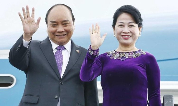 Chủ tịch nước Nguyễn Xuân Phúc và Phu nhân lên đường thăm cấp Nhà nước tới Cộng hòa Singapore. Ảnh: TTXVN