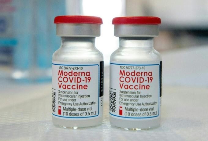 Lọ vaccine Moderna. Ảnh: AFP