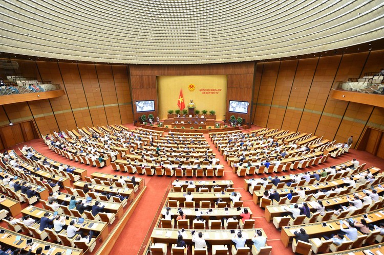 Ngày 15/11, Quốc hội biểu quyết thông qua 6 Nghị quyết và 1 dự án Luật (sửa đổi).