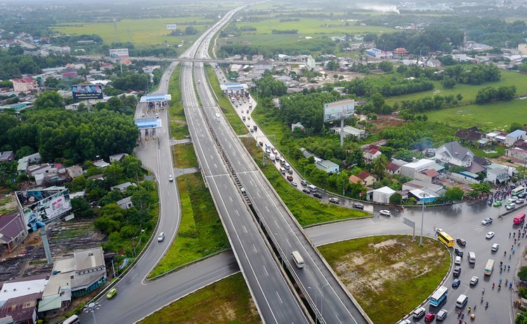 Cao tốc TP HCM - Long Thành - Dầu Giây qua thị trấn Long Thành. Ảnh: Internet