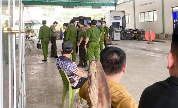 Lực lượng chức năng làm việc tại Trung tâm đăng kiểm xe cơ giới Lạng Sơn.