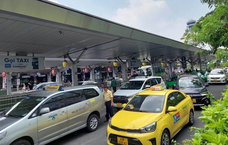Cảng vụ Hàng không miền Nam yêu cầu Công ty CP Đầu tư TCP dừng thay đổi cách thu phí taxi vào sân bay Tân Sơn Nhất